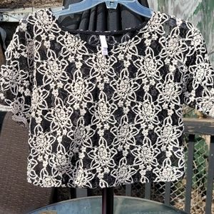 Women's cropped lace blouse